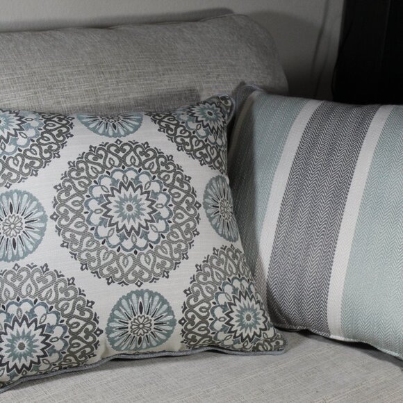 Set of 2 Gorgeous NWOT Grey, Cream & Sea Foam Green Coordinating Accent Pillows - Picture 1 of 7
